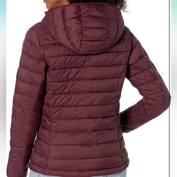 NWT amazon Essentials Womens Lightweight Puffer Jacket - Burgundy/ Wine Small - Picture 2 of 5